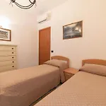 Olga's Relais With Pool * ماسّا لوبْرينسِ