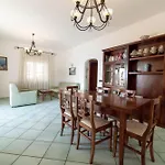 Olga's Relais With Pool * ماسّا لوبْرينسِ