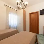 Olga's Relais With Pool ماسّا لوبْرينسِ
