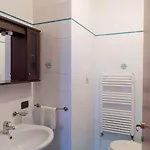 Olga's Relais With Pool * ماسّا لوبْرينسِ